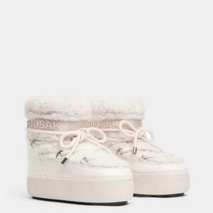 NWT- RUDSAK Cream Winter Boots